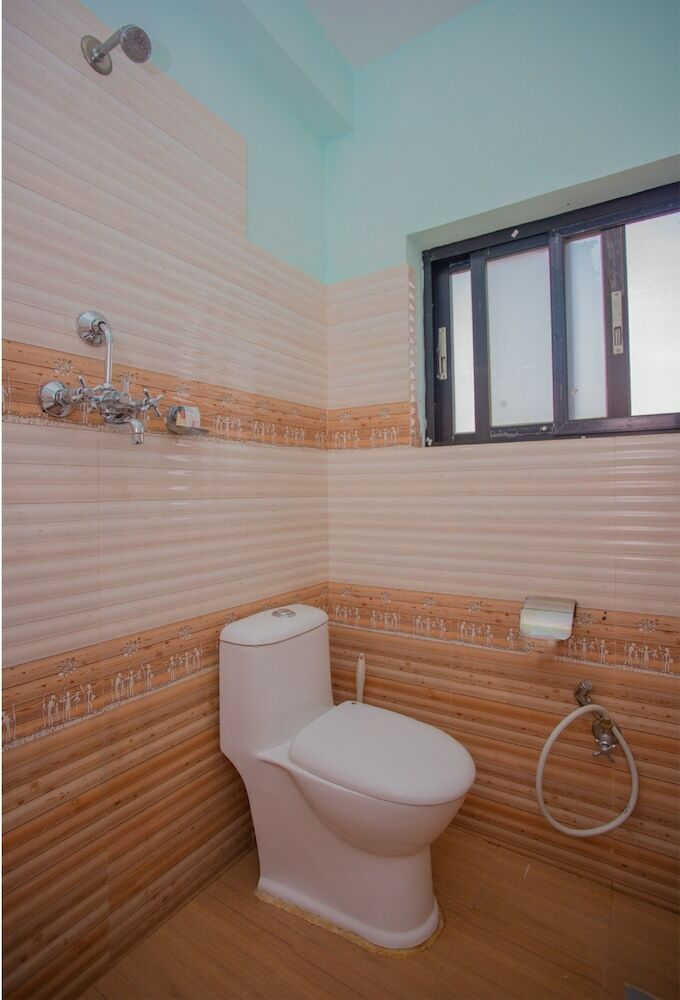 Oyo 271 Hotel Golden Three