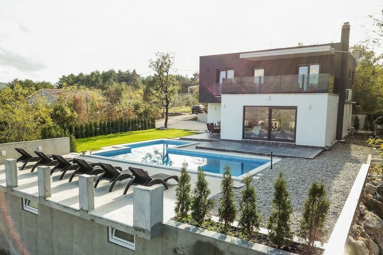 Holiday House Luxury