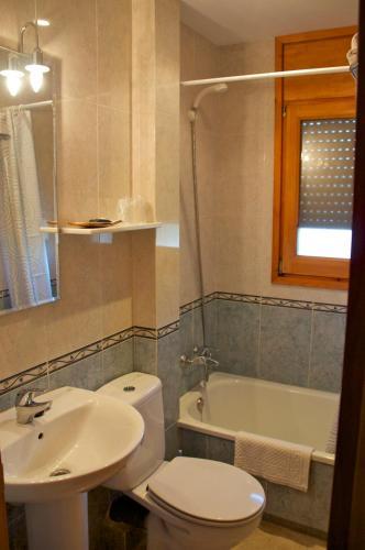 Hostal Habitacions Aurora