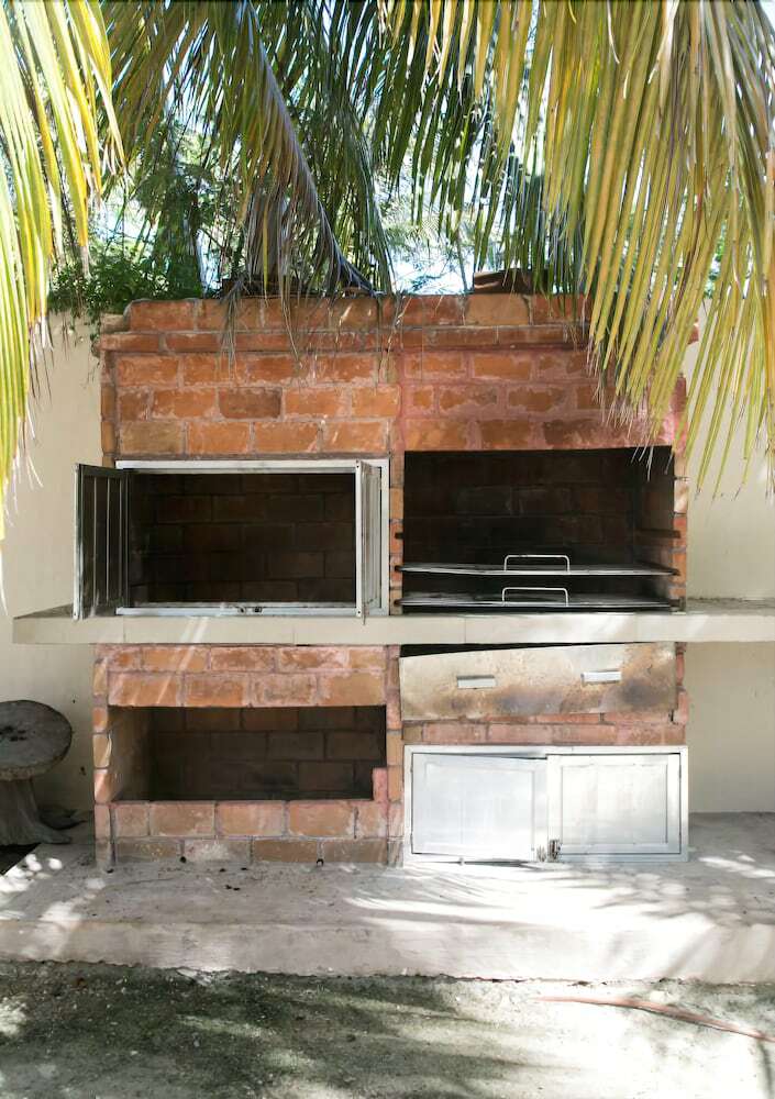 5 Br House With Pool And Private Beach