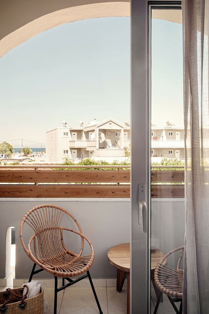 Hotel More Meni Beach