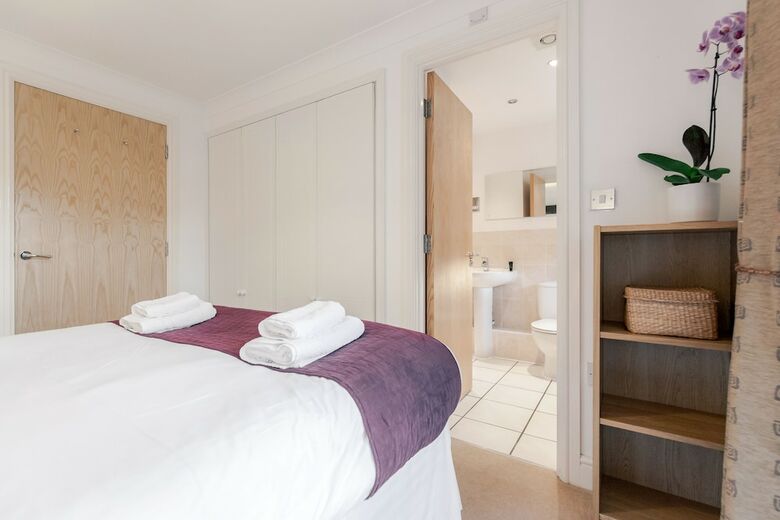 Roomspace Apartments -sandfield Court