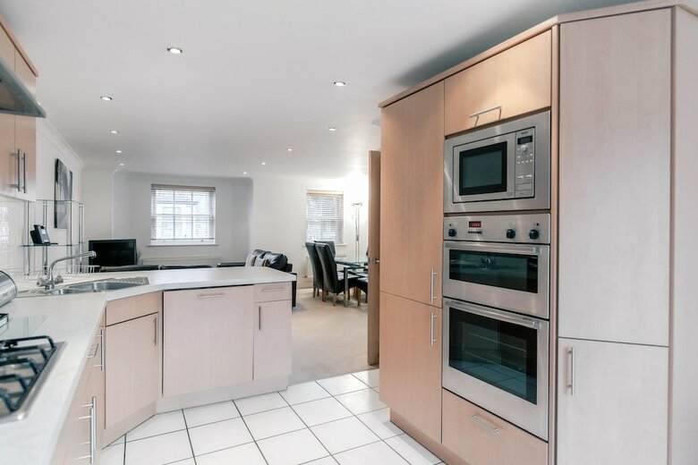 Roomspace Apartments -sandfield Court