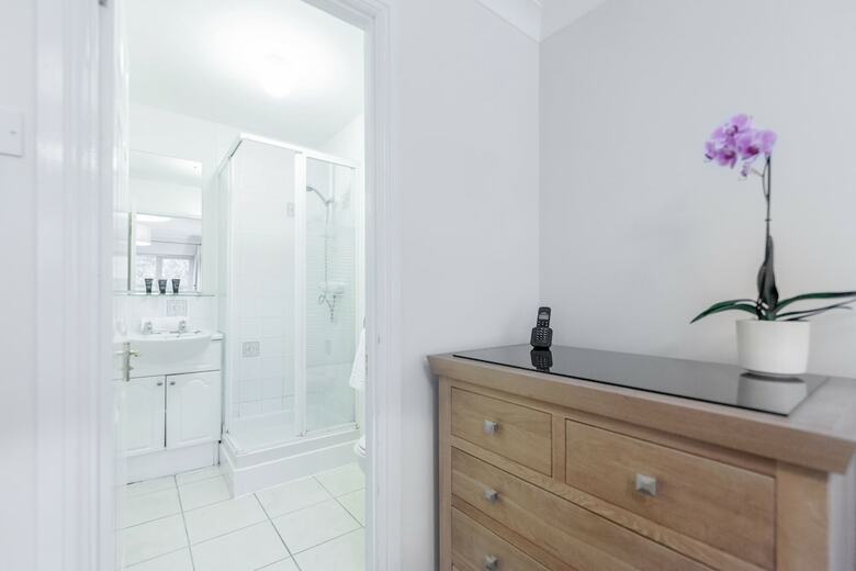 Roomspace Apartments -sabin Gates