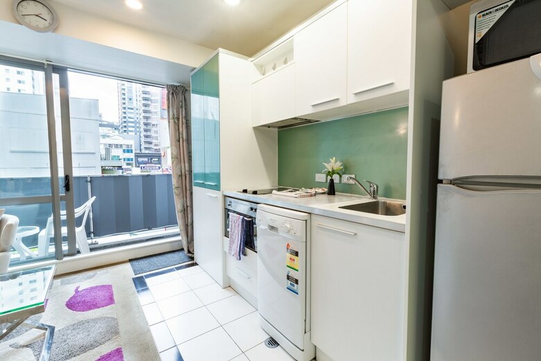 Zodiak's Cosy Studio Apartment Near Sky