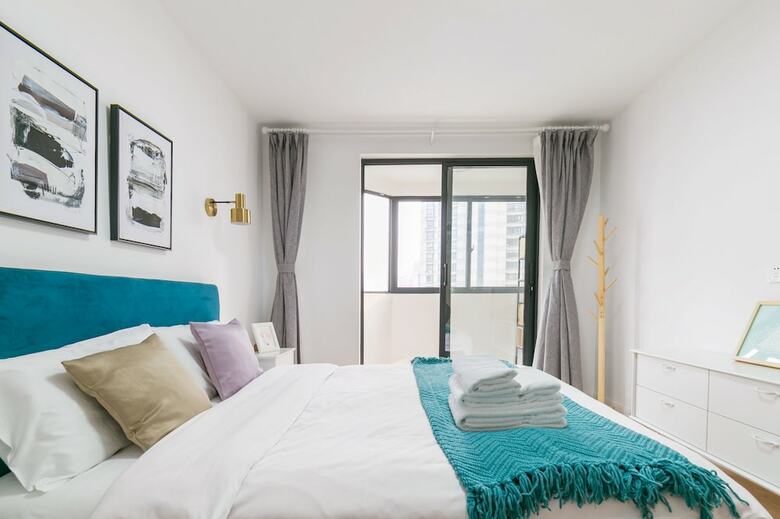 Henry's Apartment- Xujiahui Road