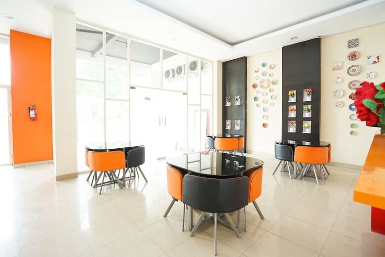 Hostal Oyo 221 Pratisarawirya
