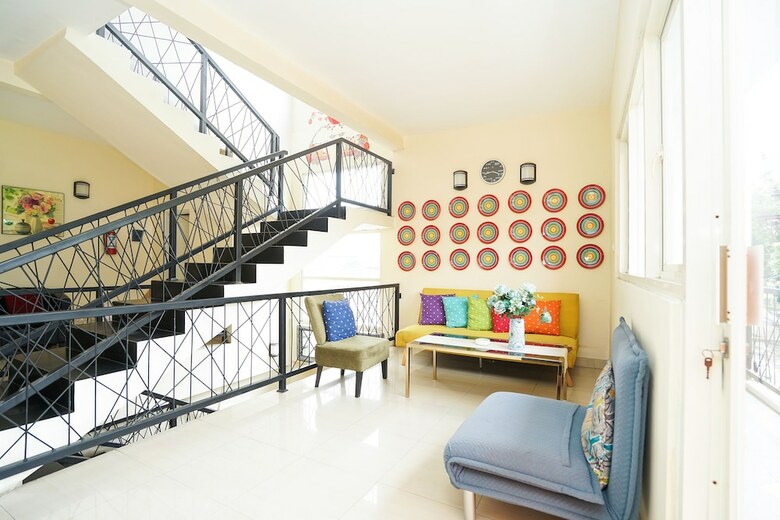 Hostal Oyo 221 Pratisarawirya
