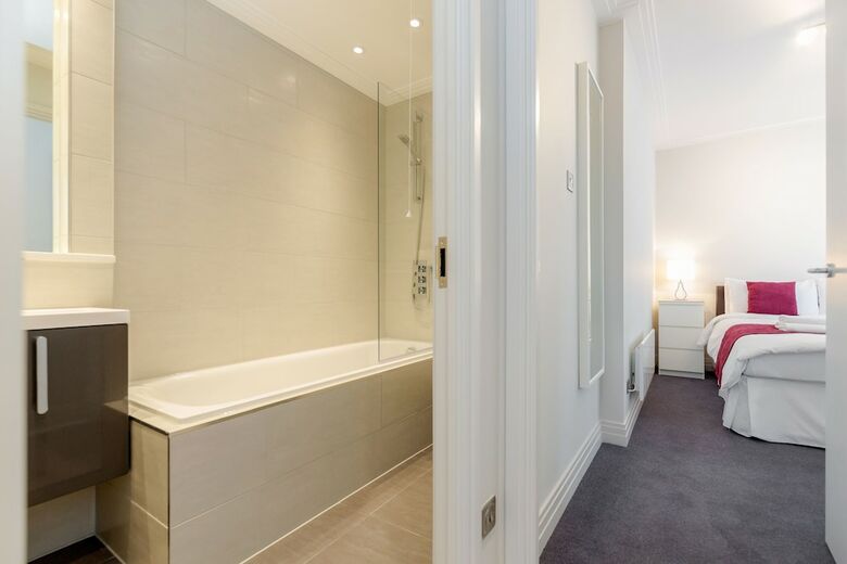 Roomspace Apartments -river House