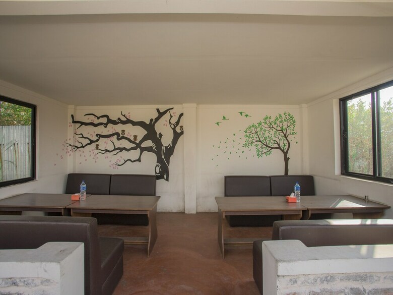 Hotel Oyo 276 White Orchid Resort