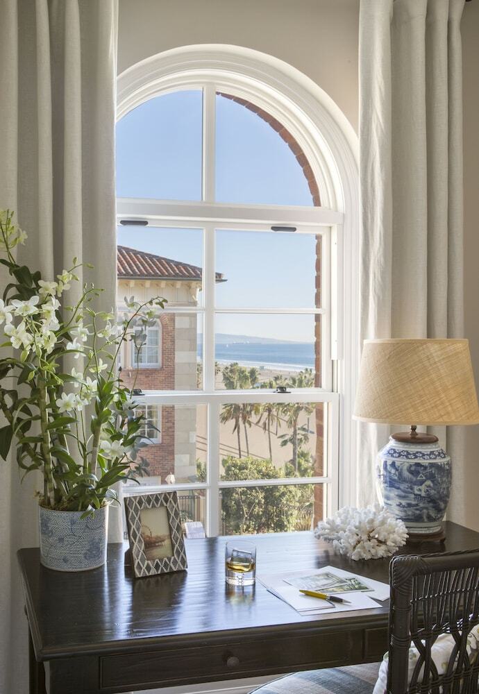 Hotel Casa Del Mar