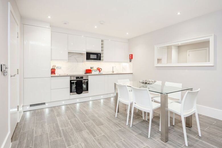 Roomspace Apartments -the Legacy