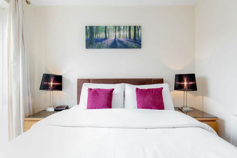 Roomspace Apartments -westnye House