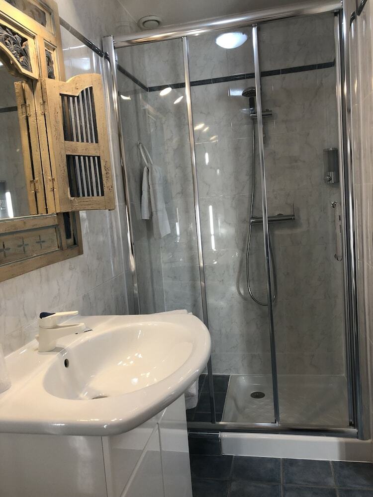 Hotel H�tel G�n�pi