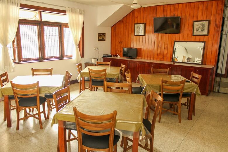 Oyo 106 Hotel 12