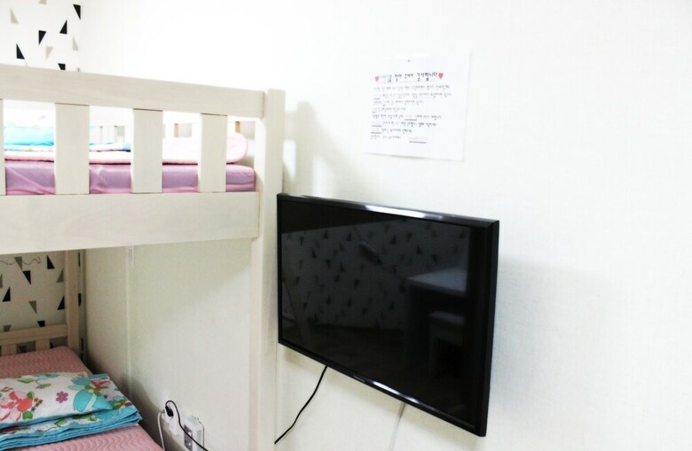 Hostal Story Road Guesthouse - Hostel