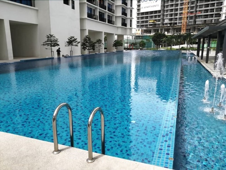 Hotel Trefoil Setia Alam B32