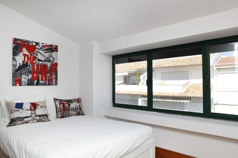 Wondrous Terrace Apartment In Cascais