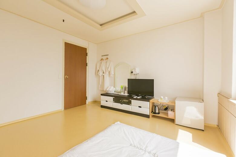 Chungmu Beach Hotel