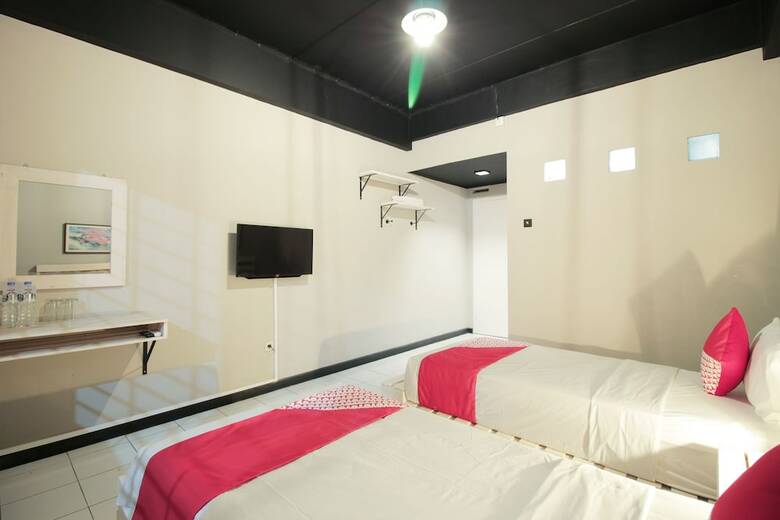 Hostal Oyo 260 Home 33