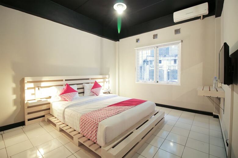 Hostal Oyo 260 Home 33
