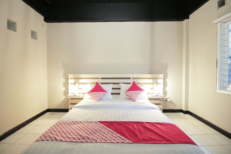 Hostal Oyo 260 Home 33