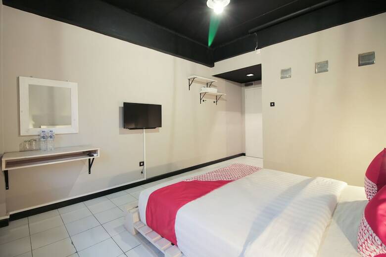 Hostal Oyo 260 Home 33