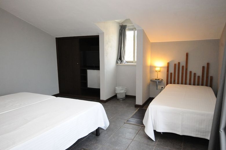 Hostal Lost & Found - Guesthouse & Suites