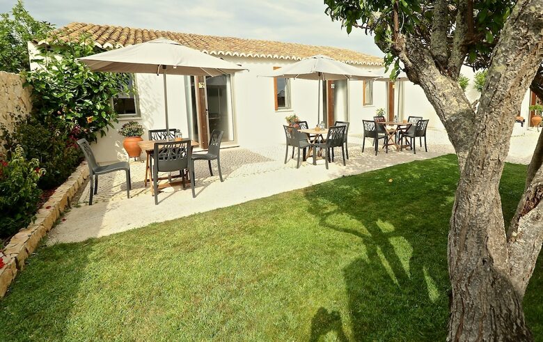 Hostal Lost & Found - Guesthouse & Suites