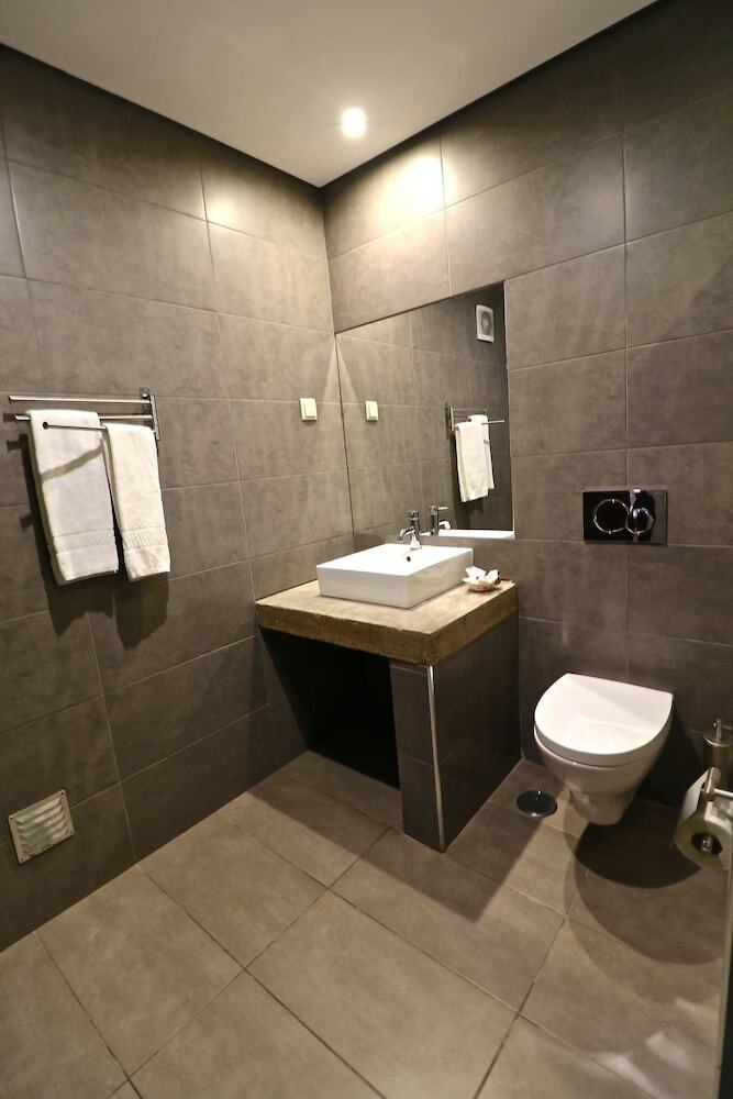 Hostal Lost & Found - Guesthouse & Suites