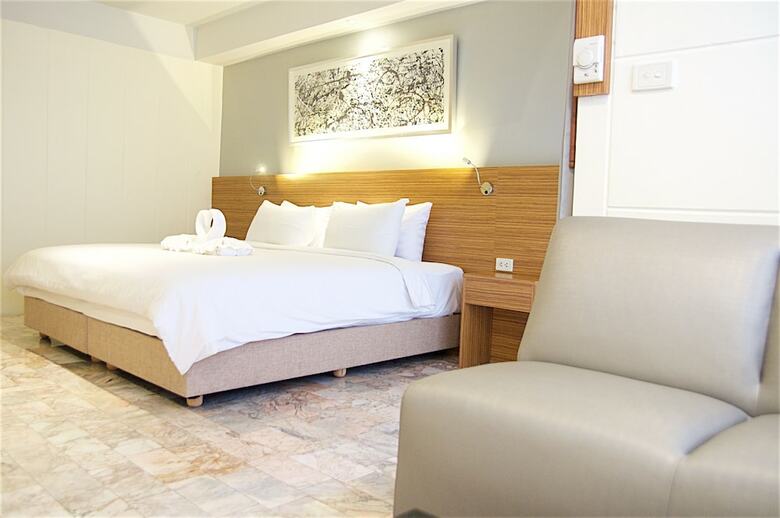 Hotel Jolly Suites & Spa Thaphra