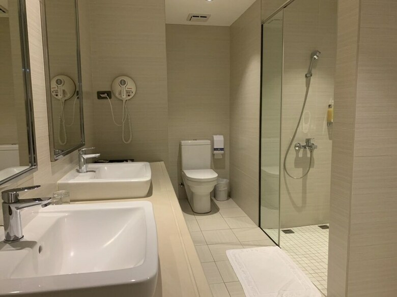 Oriental Pearl International Hotel