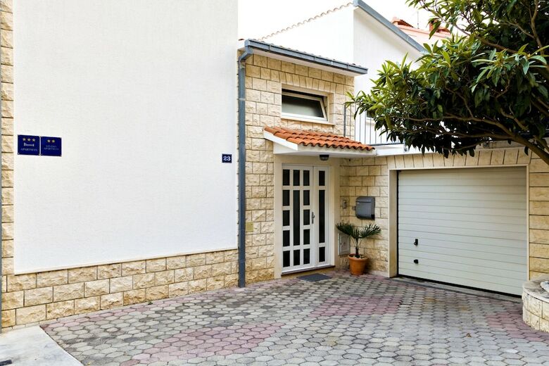 Apartments Sladojevic