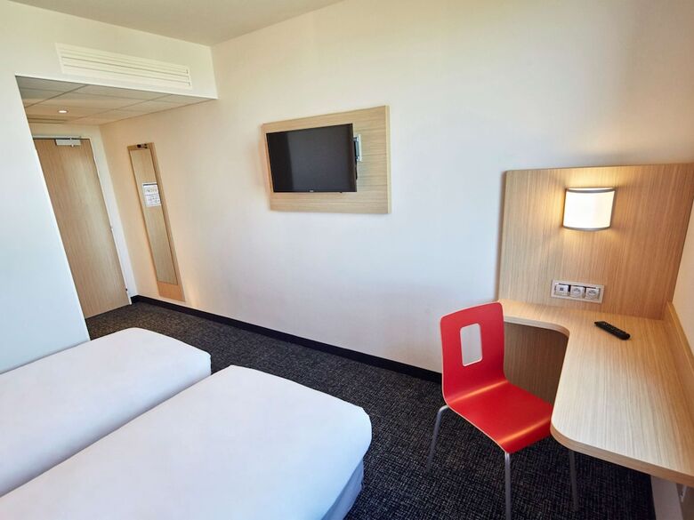 Hotel Kyriad Eco - Clermont Ferrand Estaing