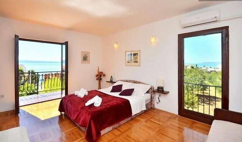Nice And Sea View Apartment In Podstrana