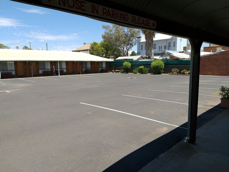 Country Mile Motor Inn