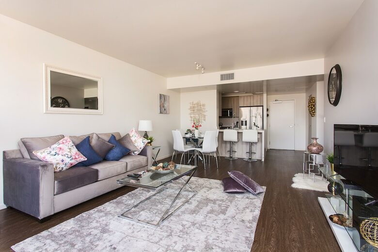 New Urban Downtown La Luxury Apartment