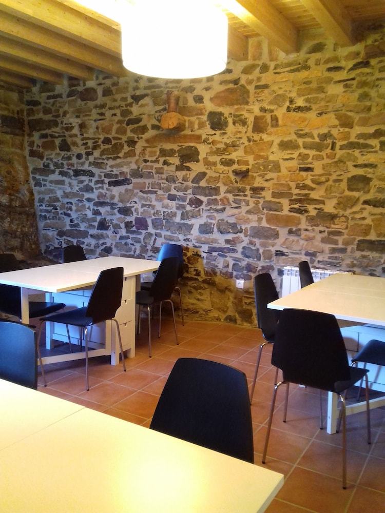 Hostal Albergue Corral de La Pe�a