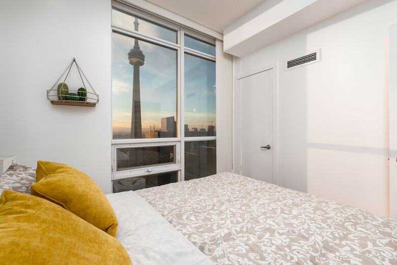 Quickstay - Elegant & Modern Condo (Cn Tower Views)