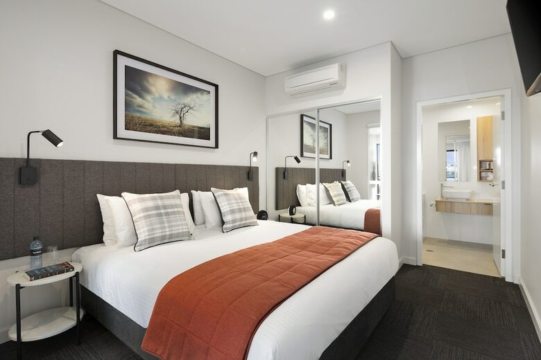 Hotel Quest Orange
