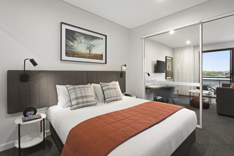 Hotel Quest Orange