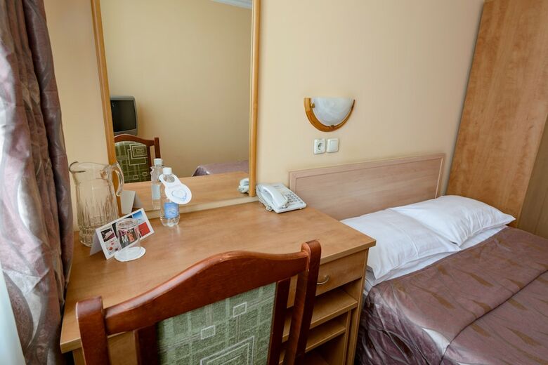 Azimut Hotel Mirniy