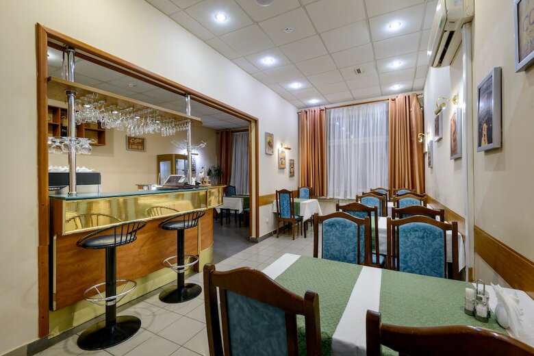 Azimut Hotel Mirniy