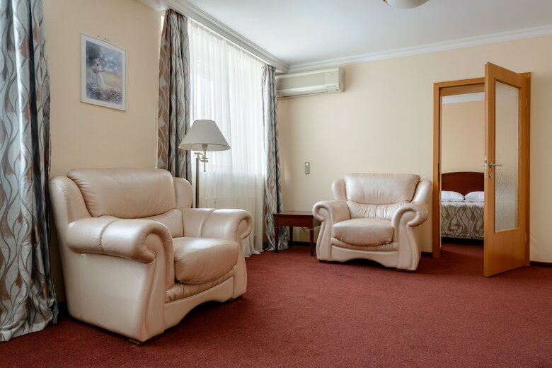 Azimut Hotel Mirniy
