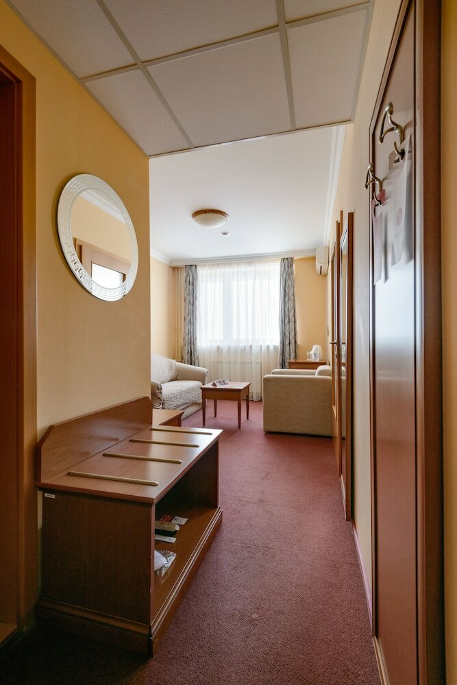 Azimut Hotel Mirniy