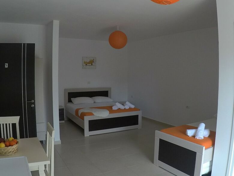 Priv� Hotel And Apartment