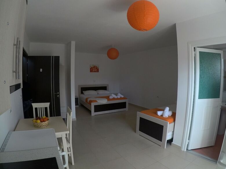 Priv� Hotel And Apartment