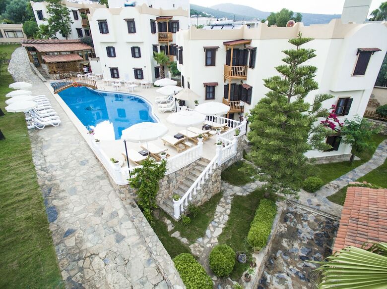 Mira Suites