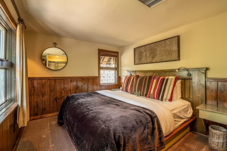 Bed & Breakfast Highland Haven Creekside Inn