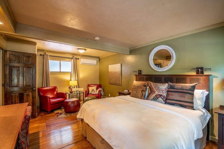 Bed & Breakfast Highland Haven Creekside Inn
